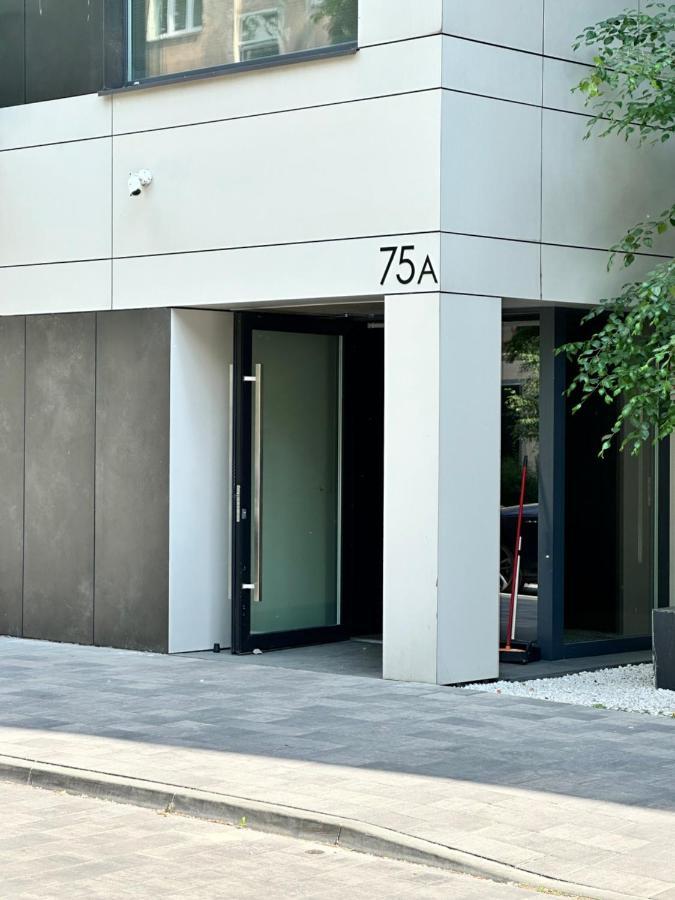 Nemo Fast Wifi 75'Tv Netflix Hbo Disney+ Warsaw Exterior photo